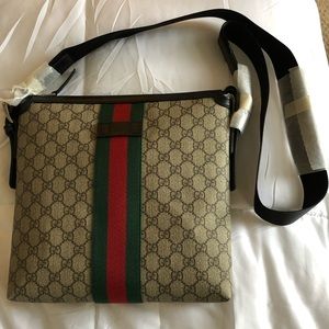 Authentic GUCCI Supreme Messenger Bag